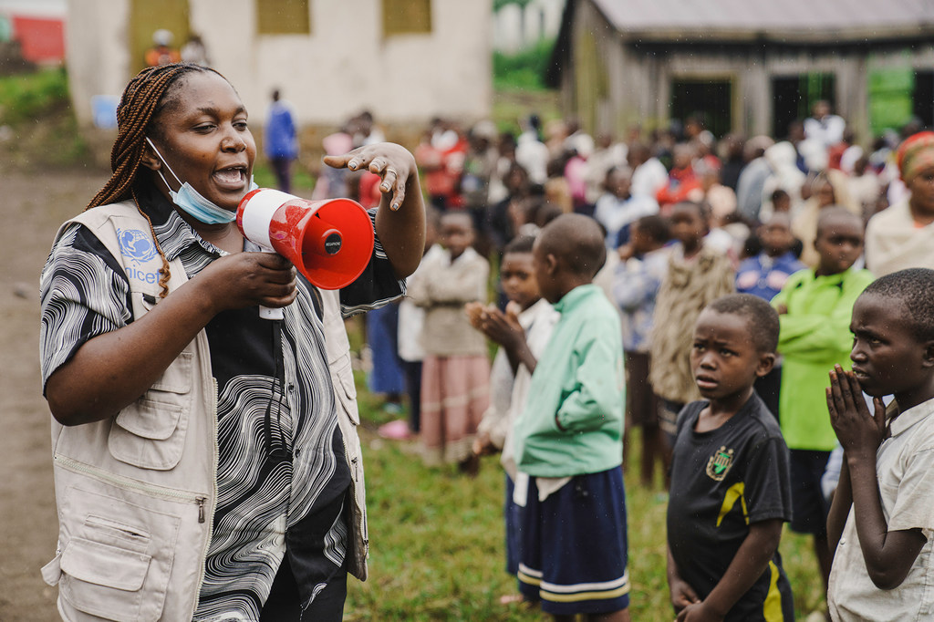 A cholera awareness session is held for young students in Bweremana, in the DR Congo's North Kivu province.